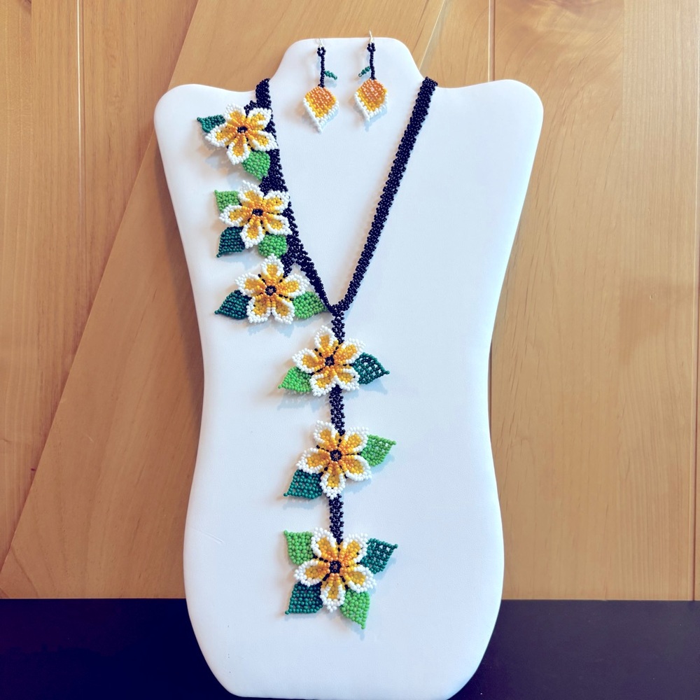 💕New Listing 💕Floral Beaded Necklace and Earring Set
